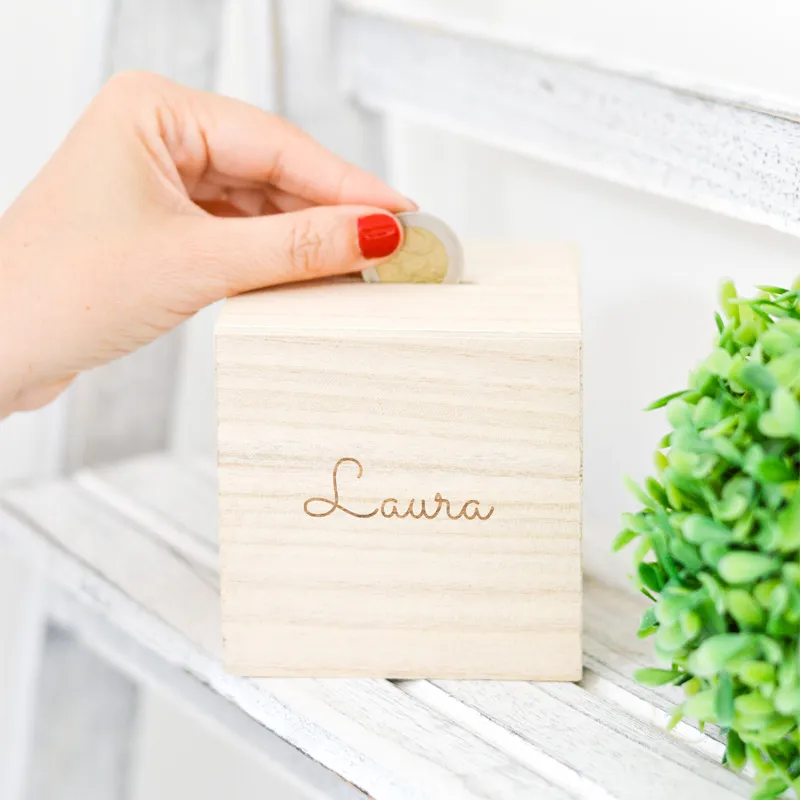 Hucha de madera personalizada