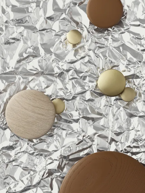 Perchero de pared Dots en madera de roble Natural Small - Imagen 3