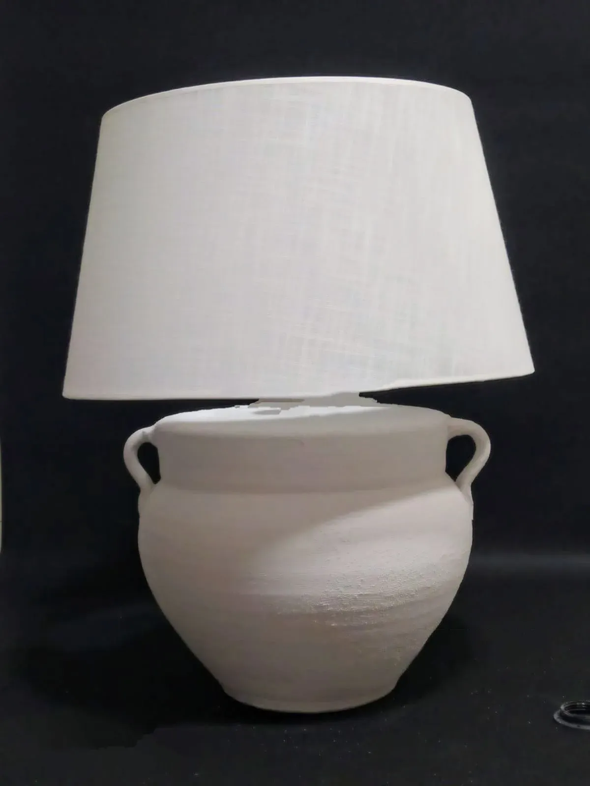 Lámpara de sobremesa de cerámica artesanal cántaro