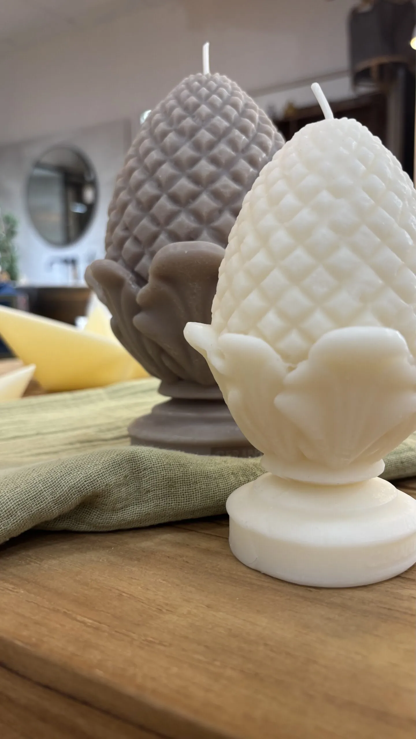 Vela decorativa Pinacle Brown Small - Imagen 8