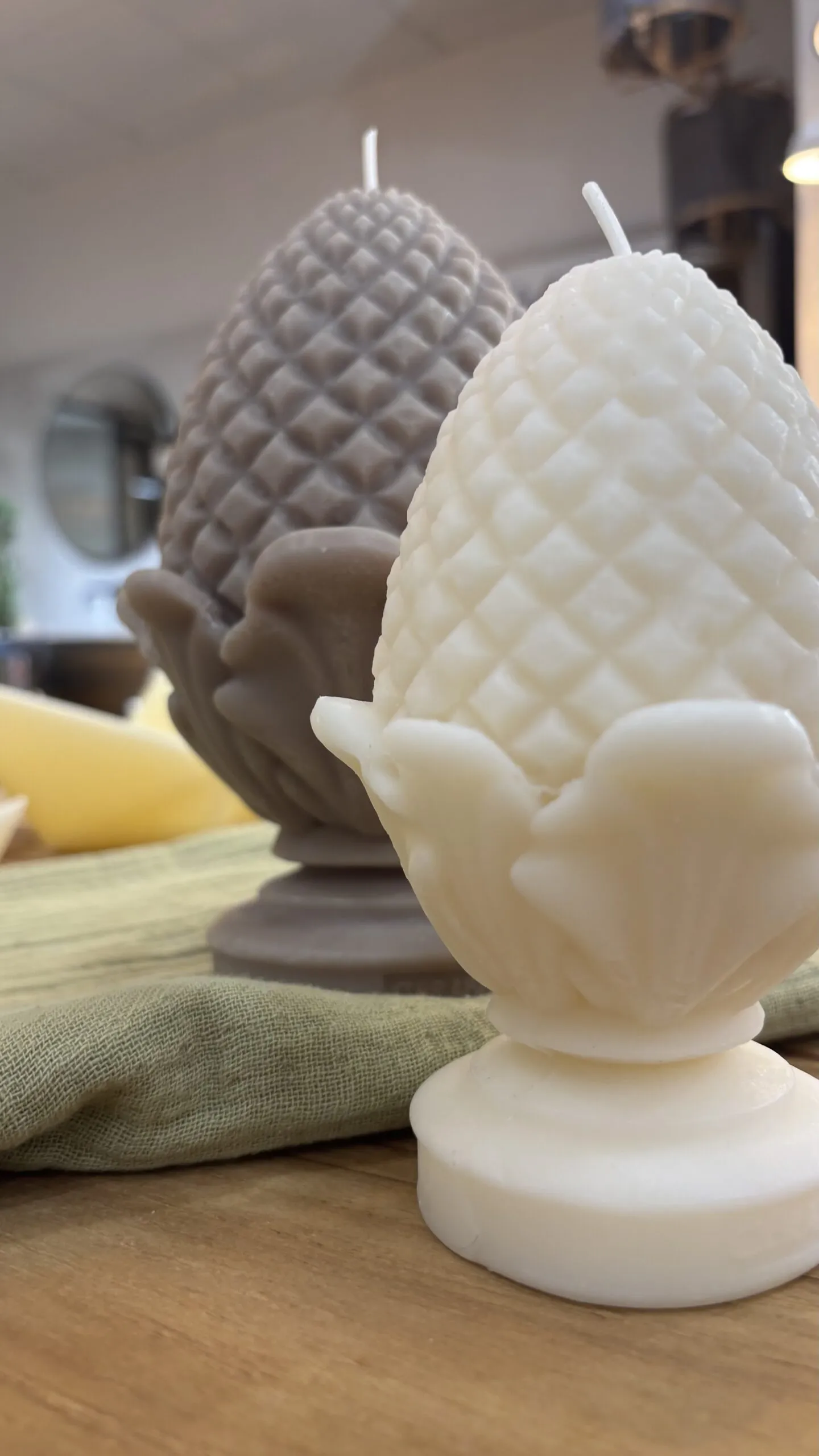 Vela decorativa Pinacle Brown Small - Imagen 7