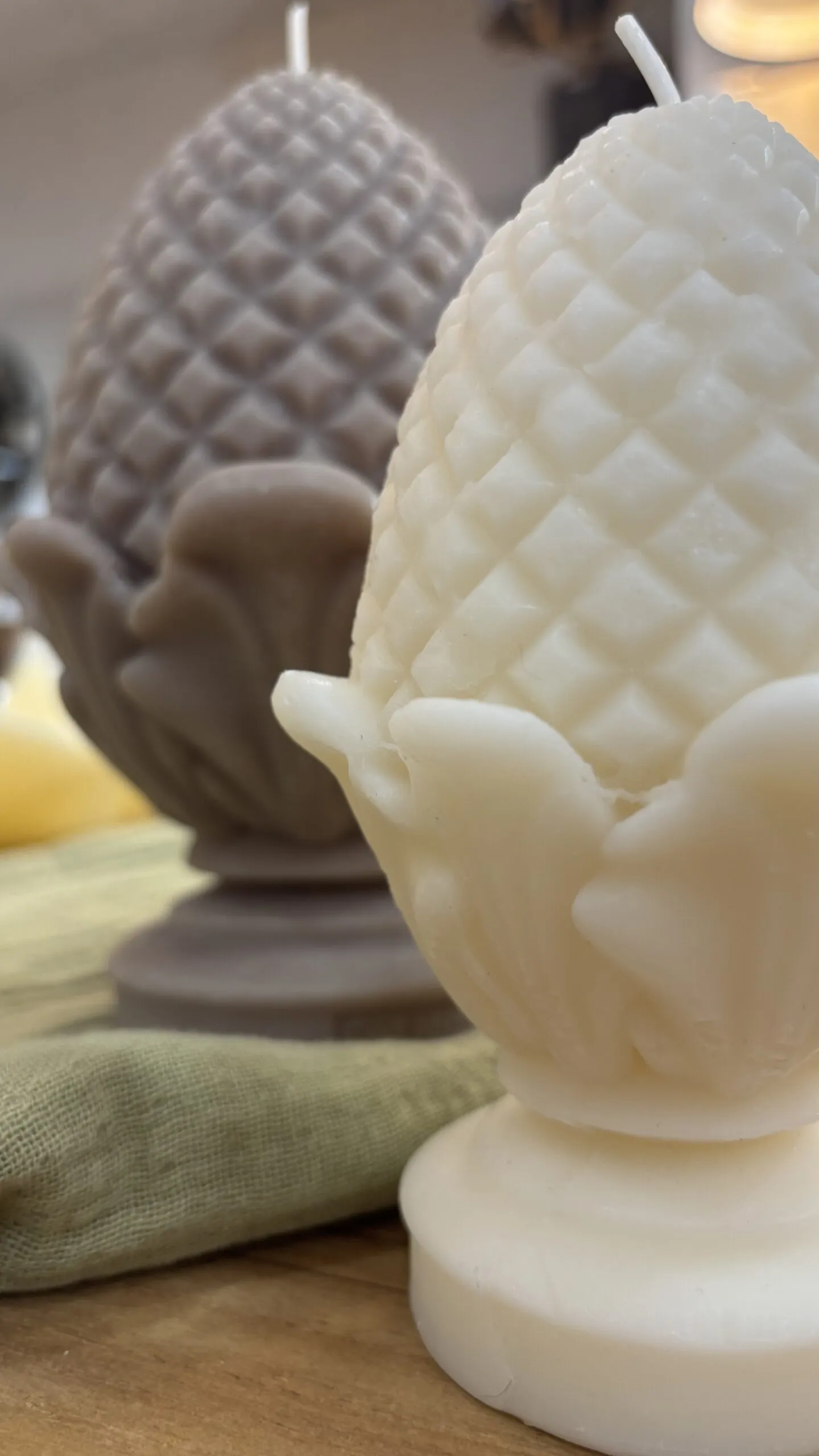 Vela decorativa Pinacle Brown Small - Imagen 5