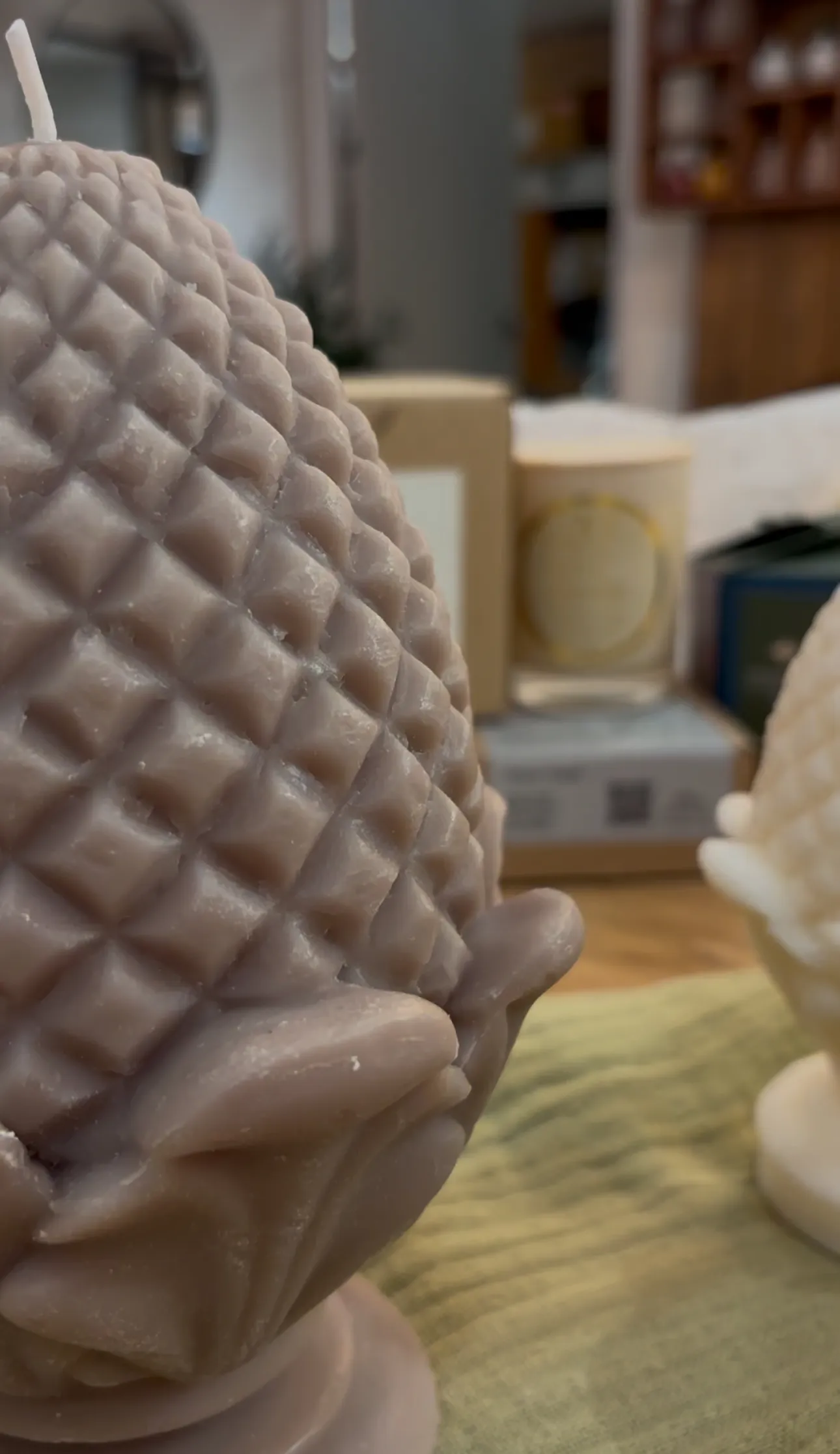 Vela decorativa Pinacle Natural Large - Imagen 4