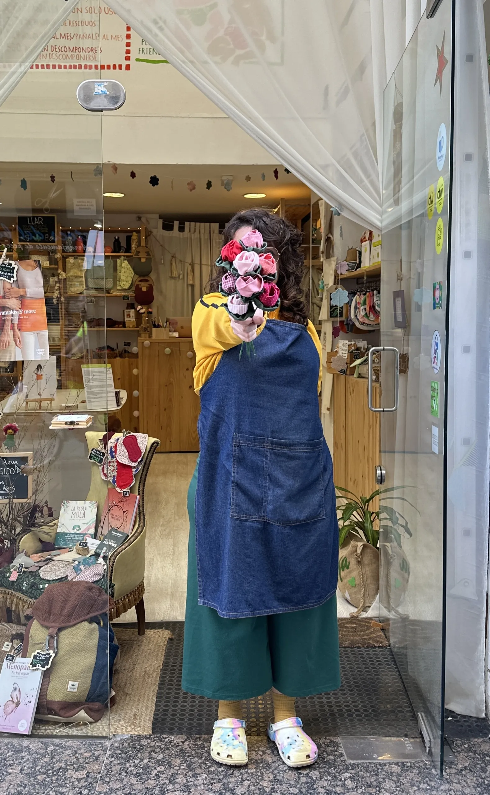 Rosas de tela con tallo Sant Jordi - Imagen 3