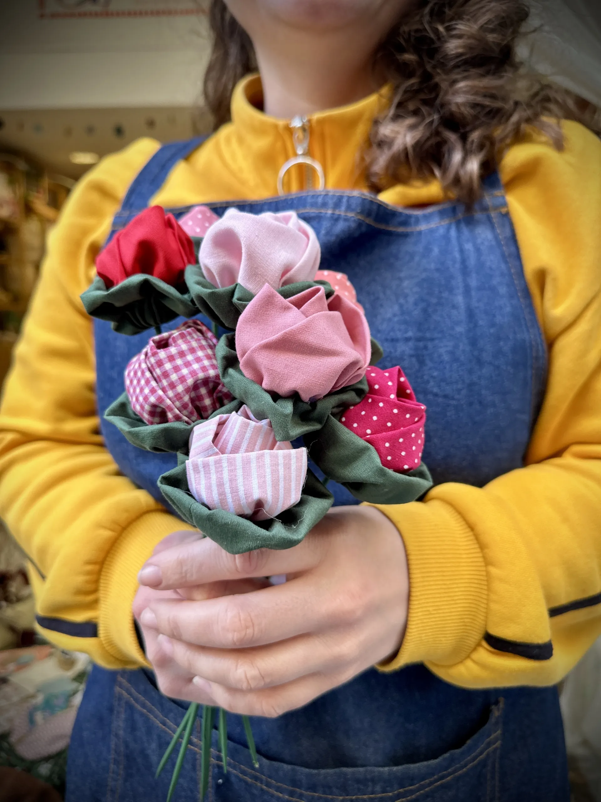 Rosas de tela con tallo Sant Jordi - Imagen 2