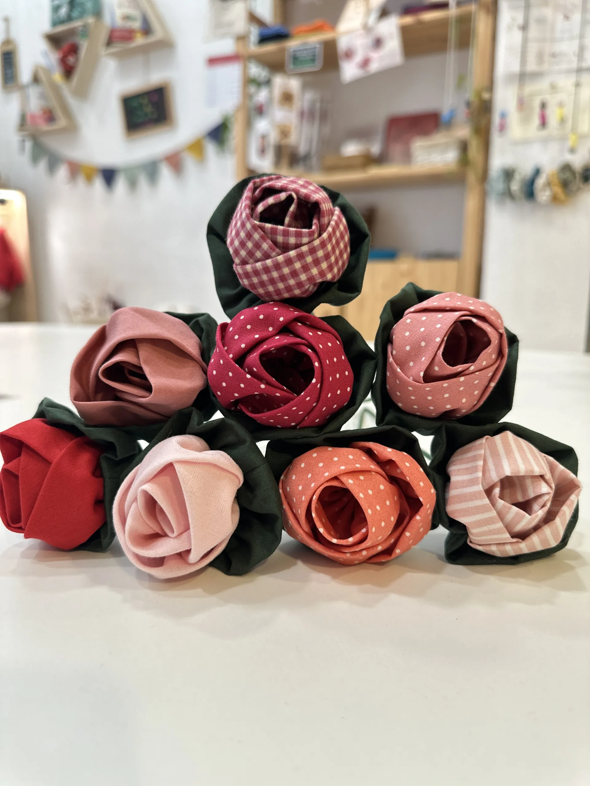 Rosas de tela con tallo Sant Jordi