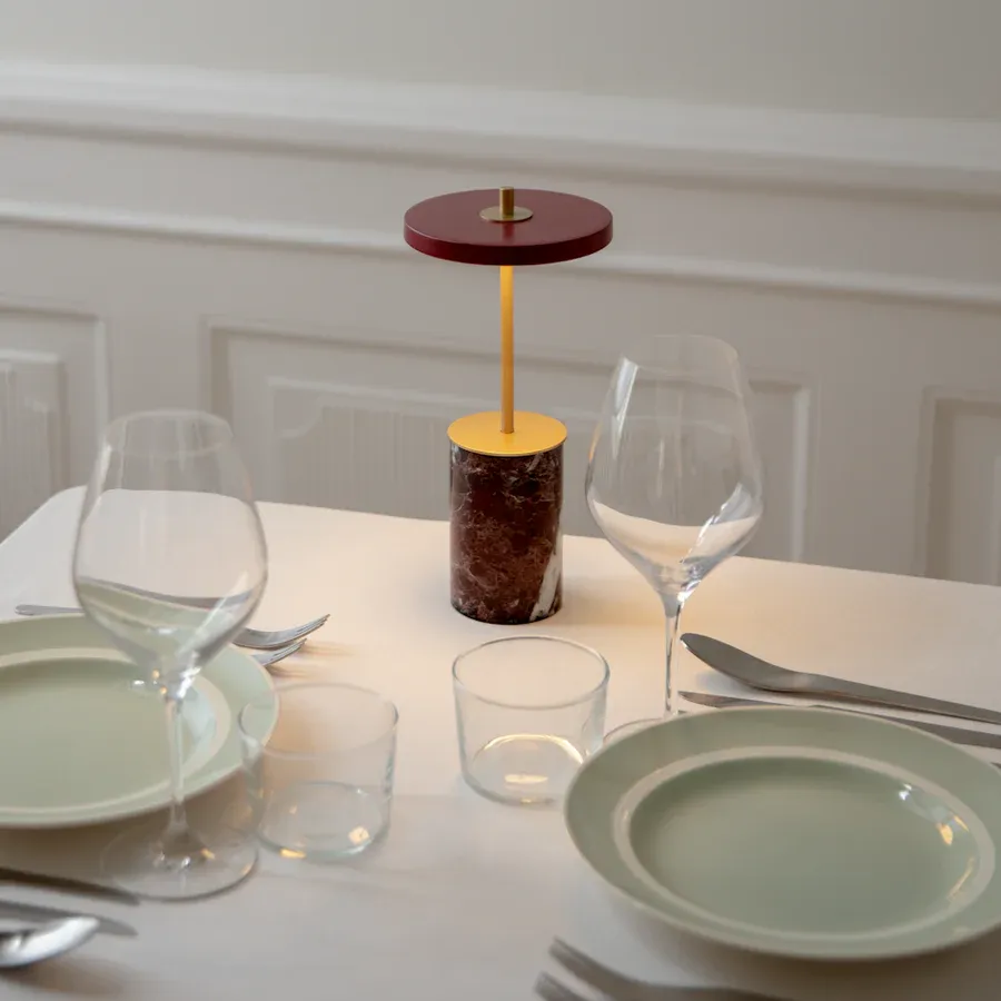 Lámpara de mesa portátil Asteria Move Mini en acero Red Marble - Imagen 3