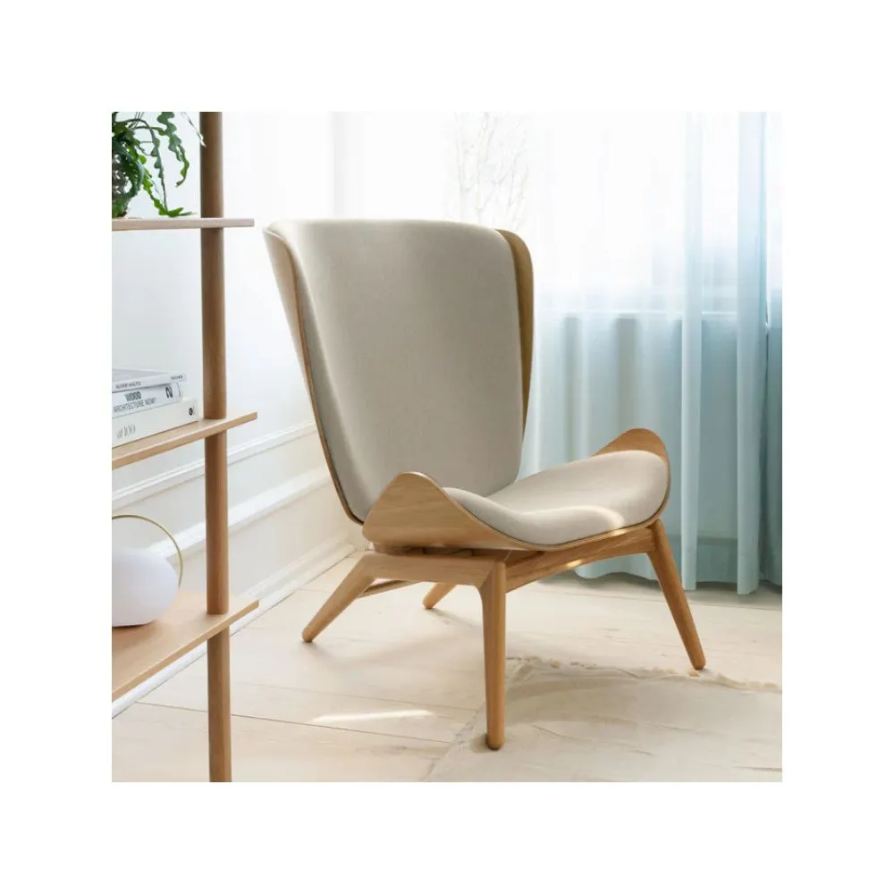 Sillón orejero The Reader en madera de roble tapizado White Sands - Imagen 3