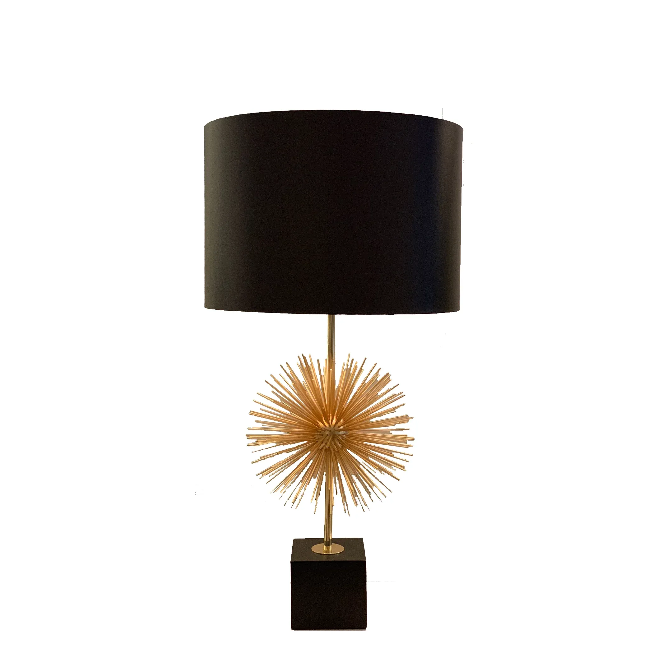 Lámpara de sobremesa dorada con forma de estrella