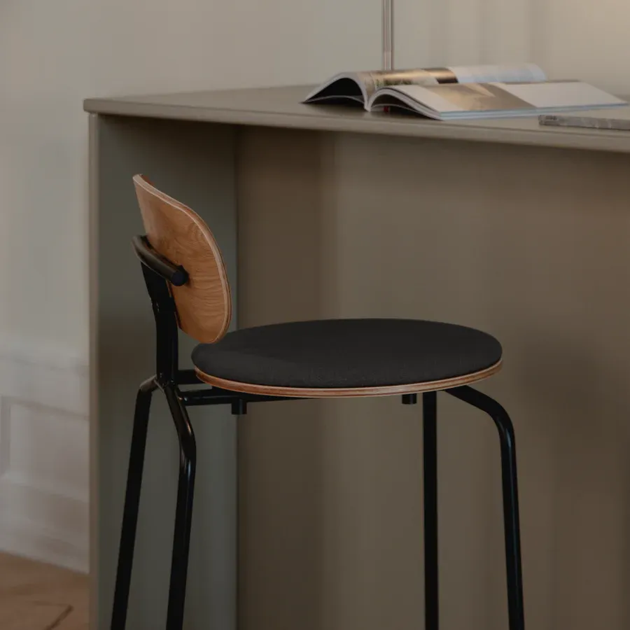 Taburete alto Curious en madera de roble y acero tapizado Shadow - Imagen 5