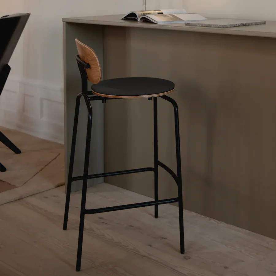 Taburete alto Curious en madera de roble y acero tapizado Shadow - Imagen 6